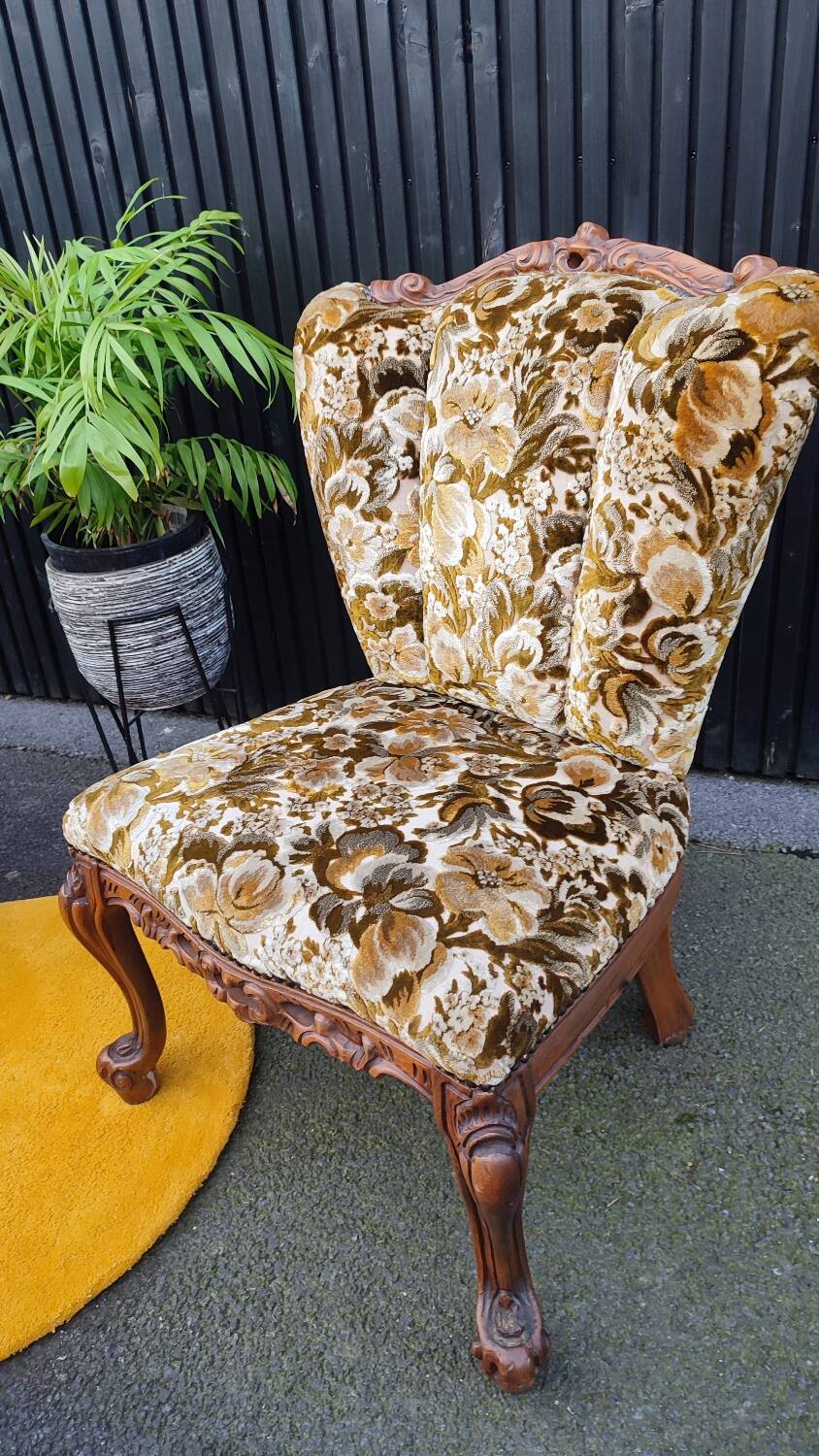 Set of 2 velvet cocktail/toadstool chairs