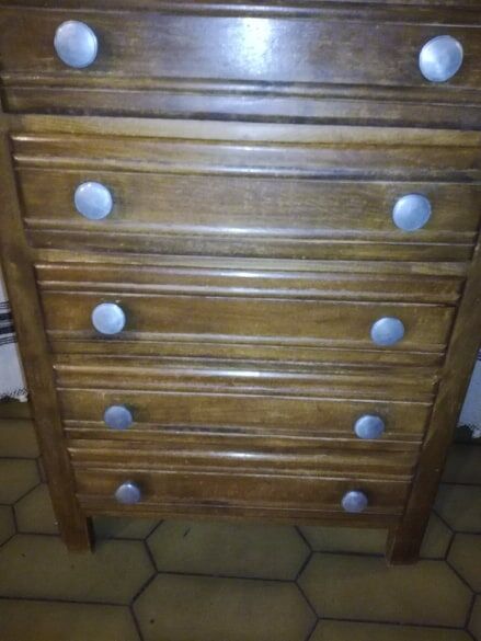 Country style chest of drawers