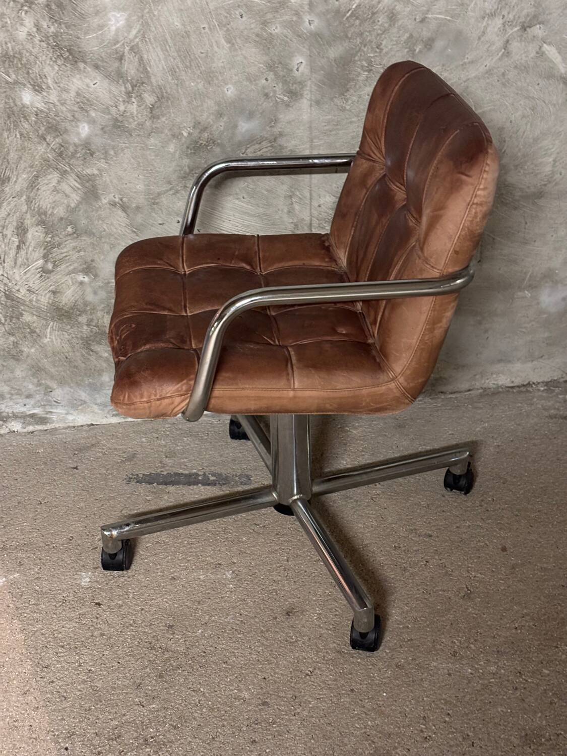Storm leather office chair by Yves Christin for Airborne