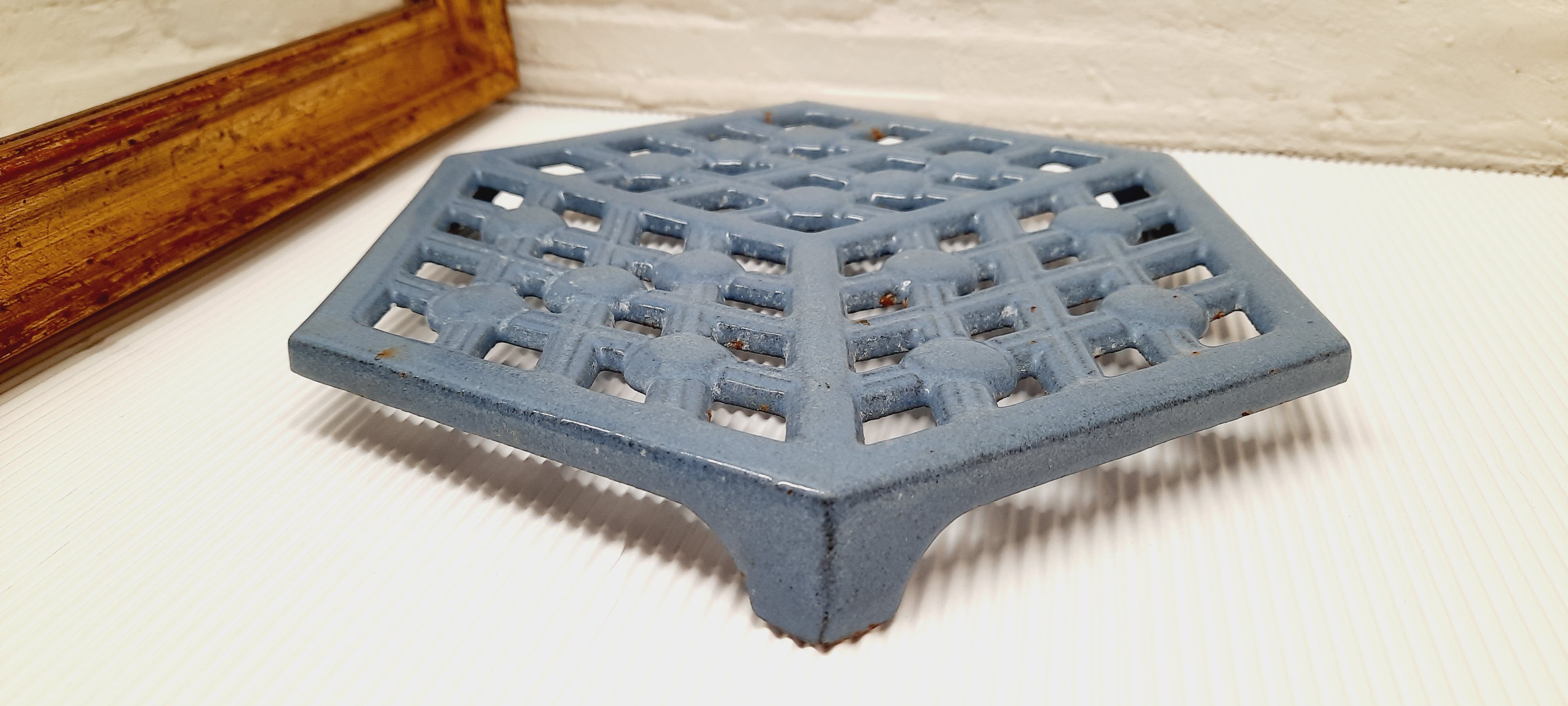 Art deco enamelled cast iron trivia