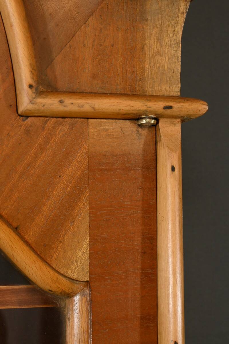 Scriban Showcase in Blond Mahogany, England – 1960