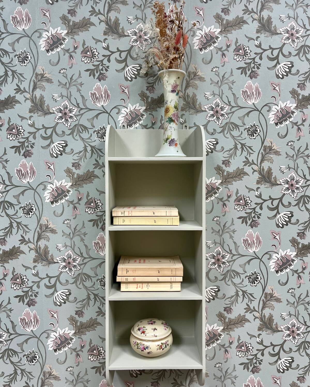 70s vertical shelf to hang