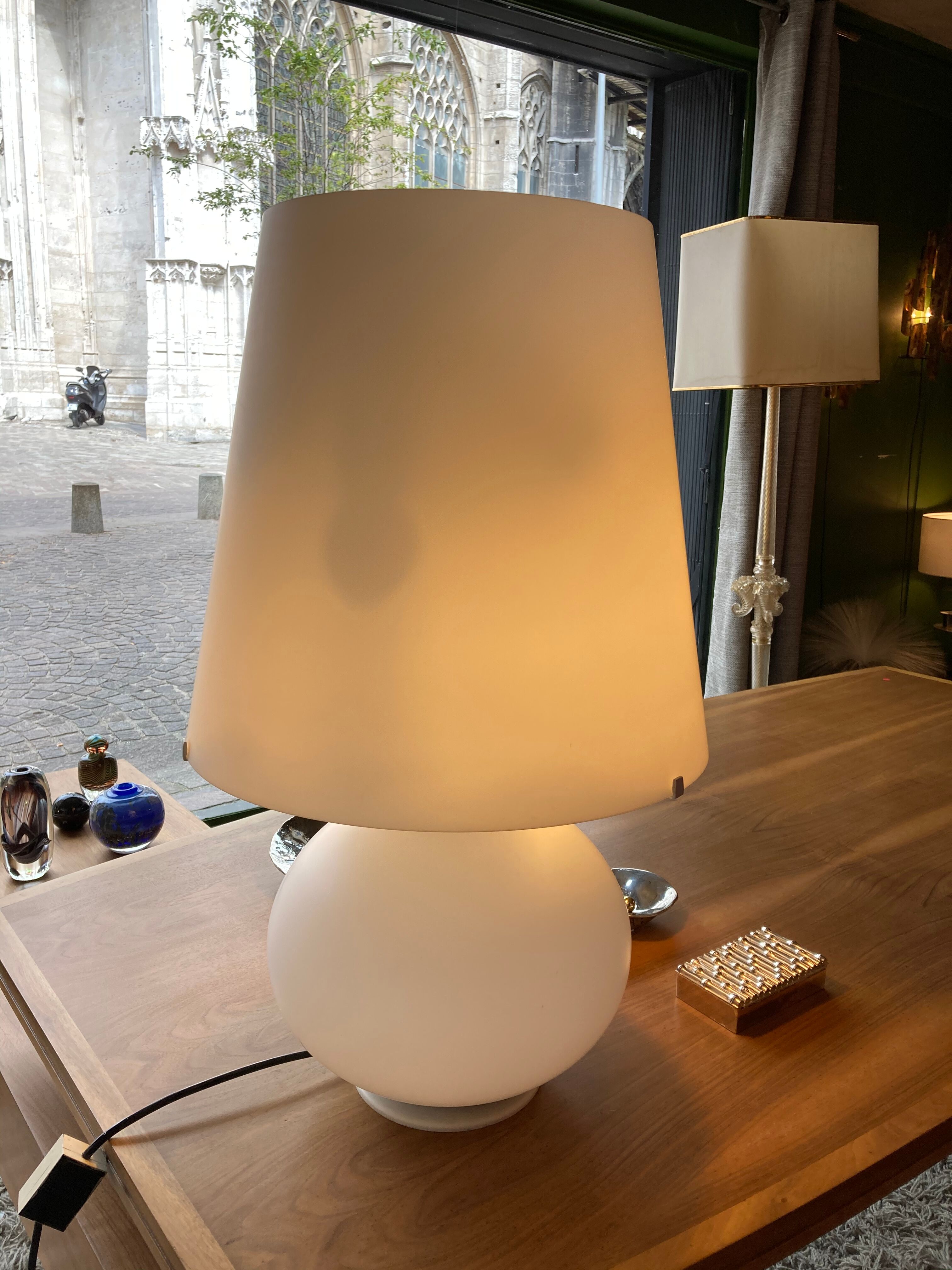 Lamp in opaline circa 1970 Max Ingrand Editon ancient fontana arte