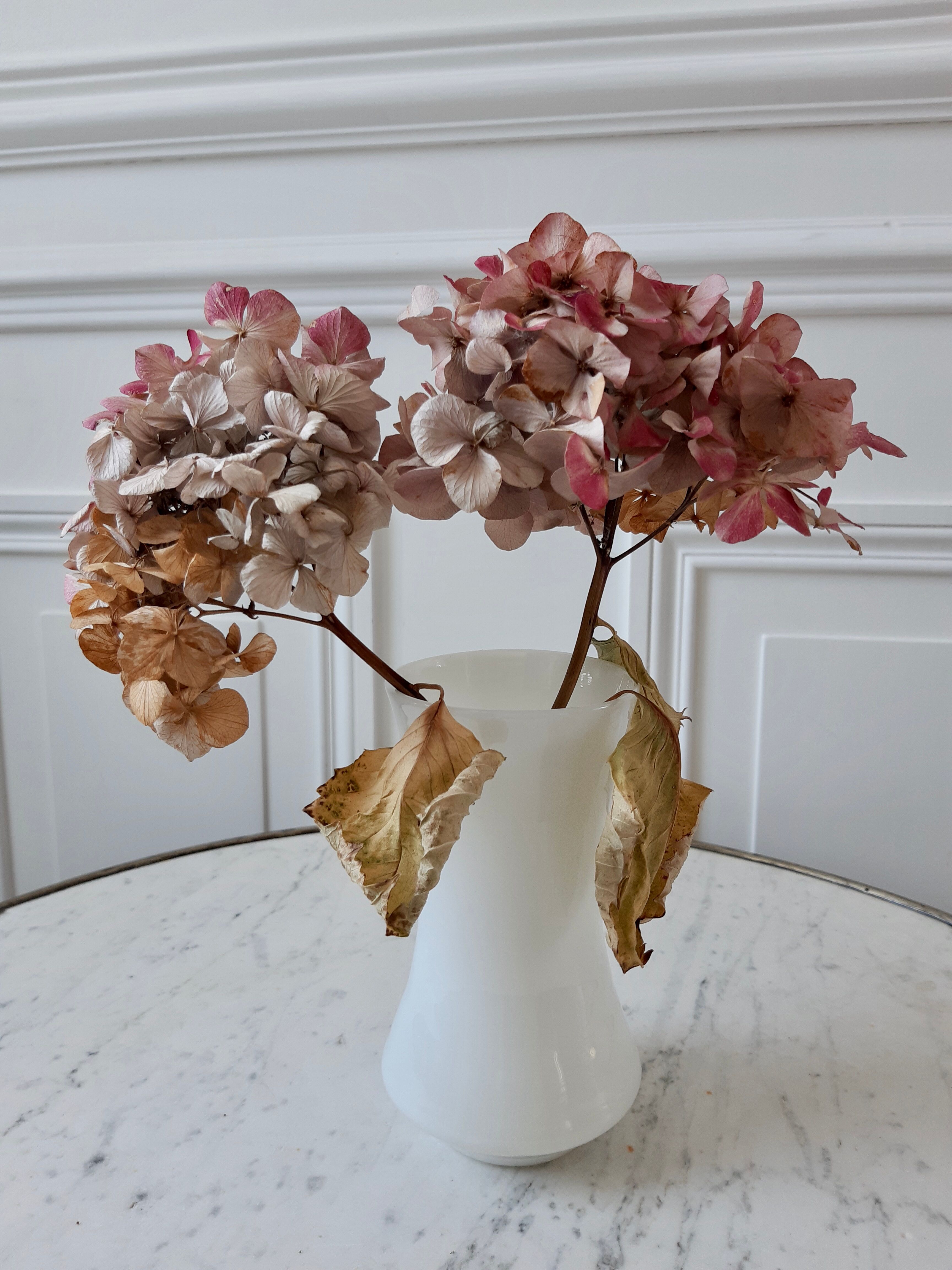 Vase en opaline blanche ancien début XXe