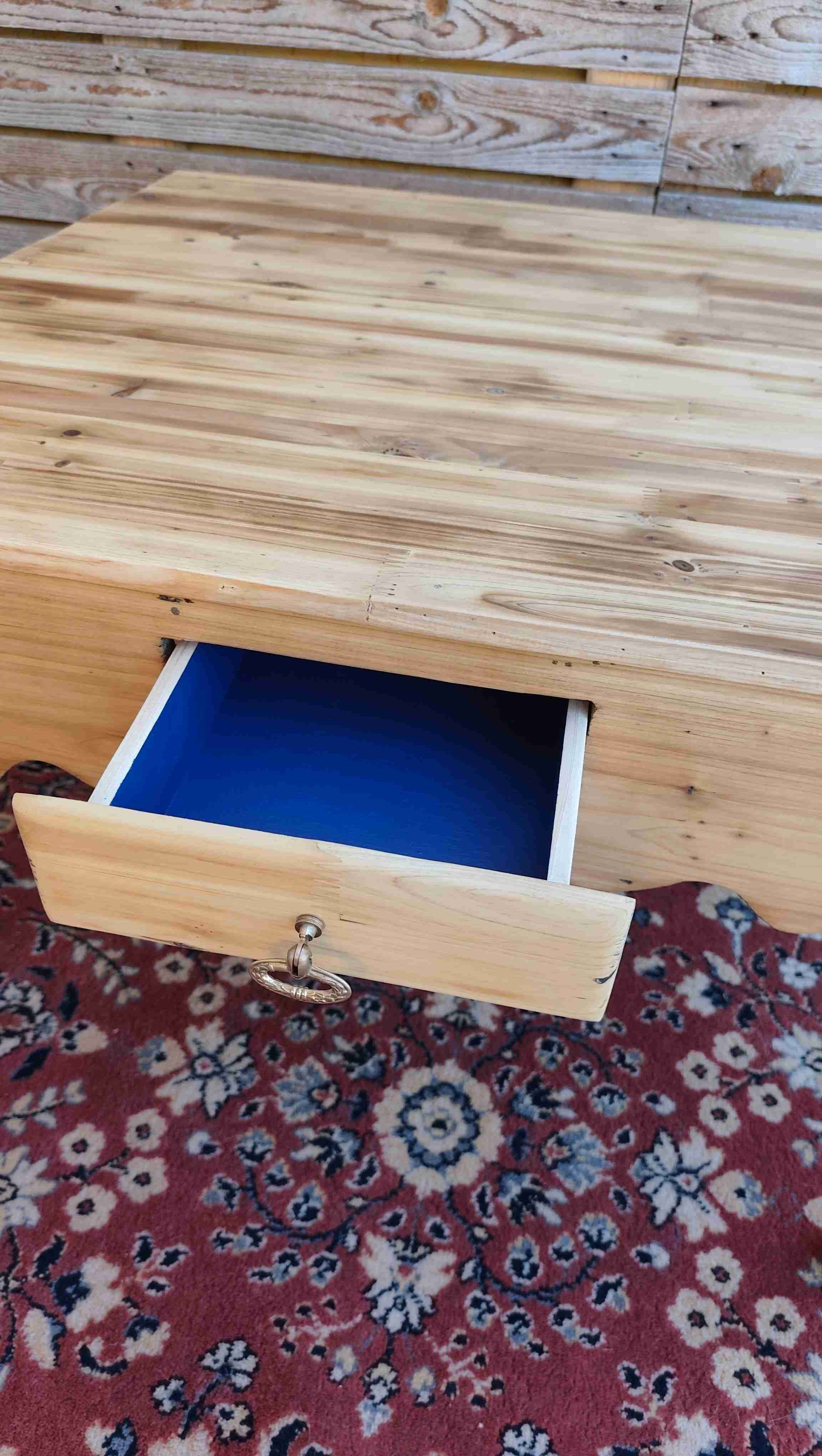 Table basse en pin massif