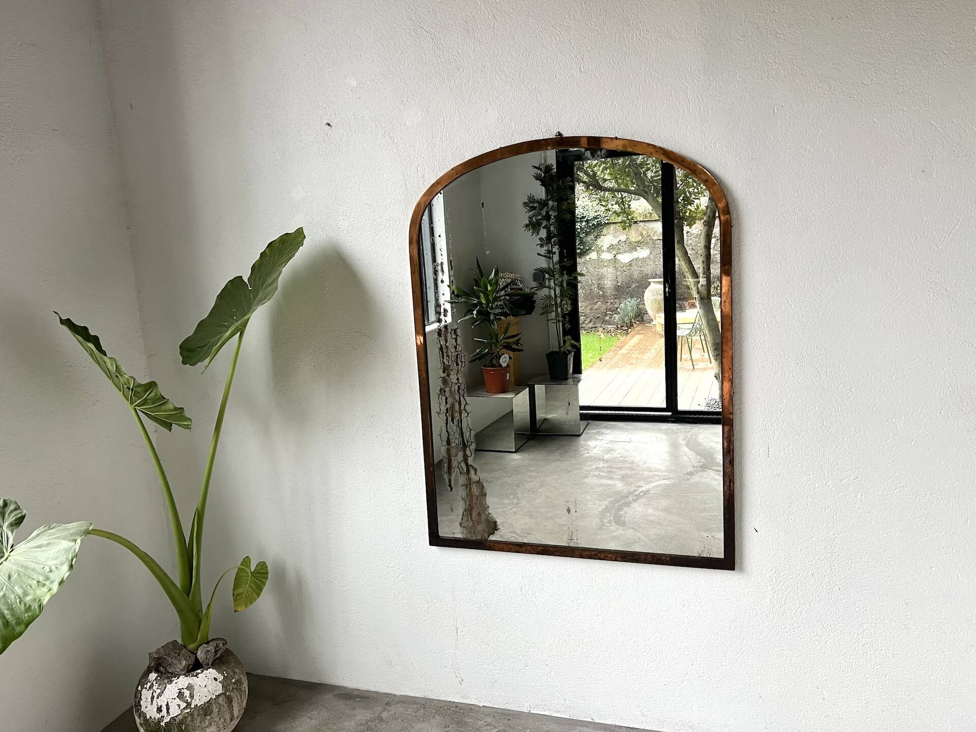 Large antique mercury mirror in copper-plated metal, 1930