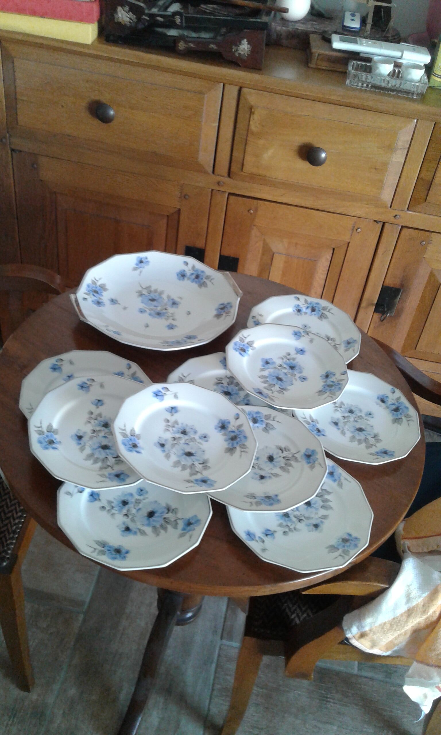 dessert service 10 plates and pie dish. Porcelaine.Art Deco
