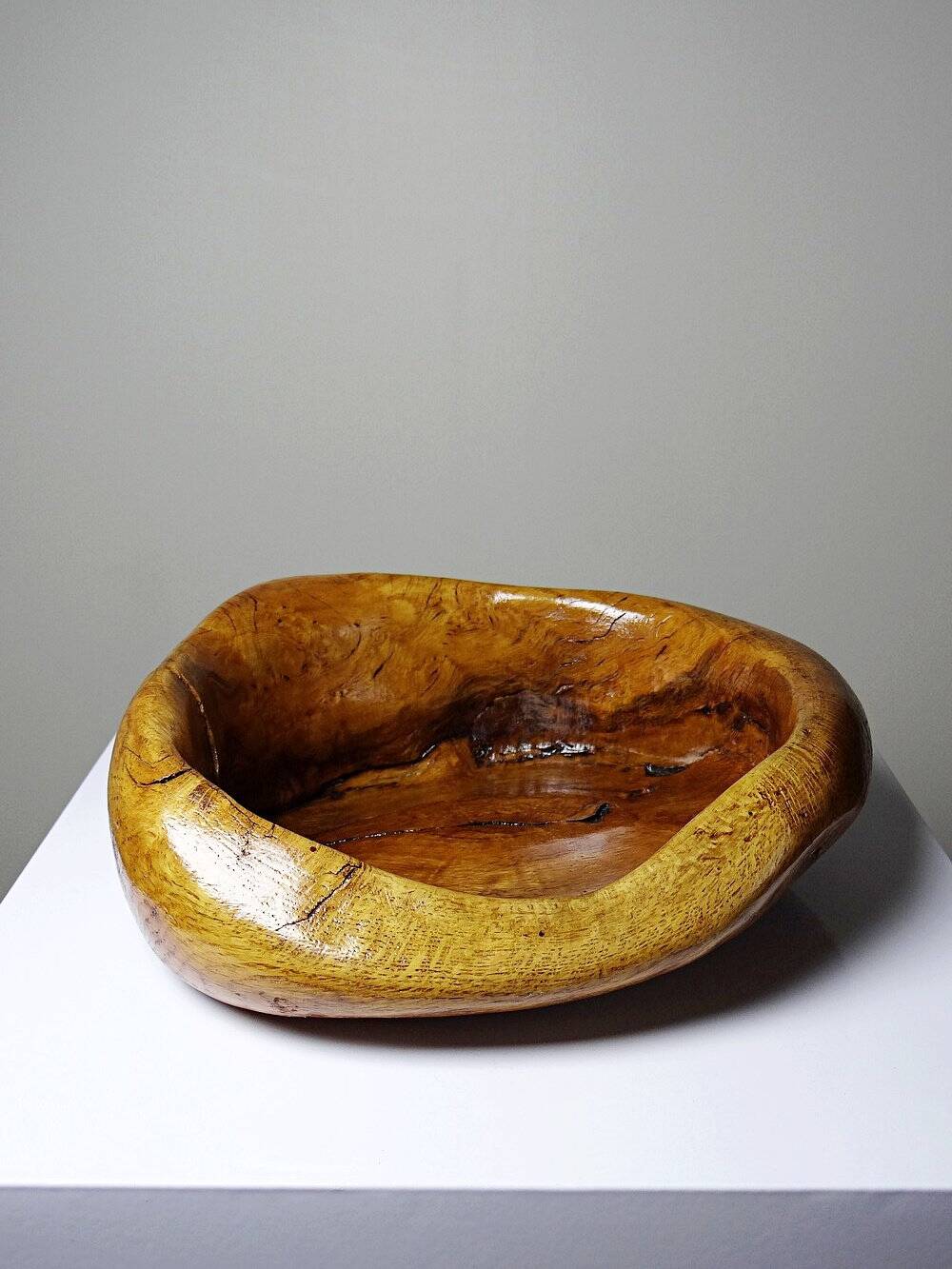 Brutalist vintage olive wood monoxyle catchall from the 50s-60s, handcrafted.