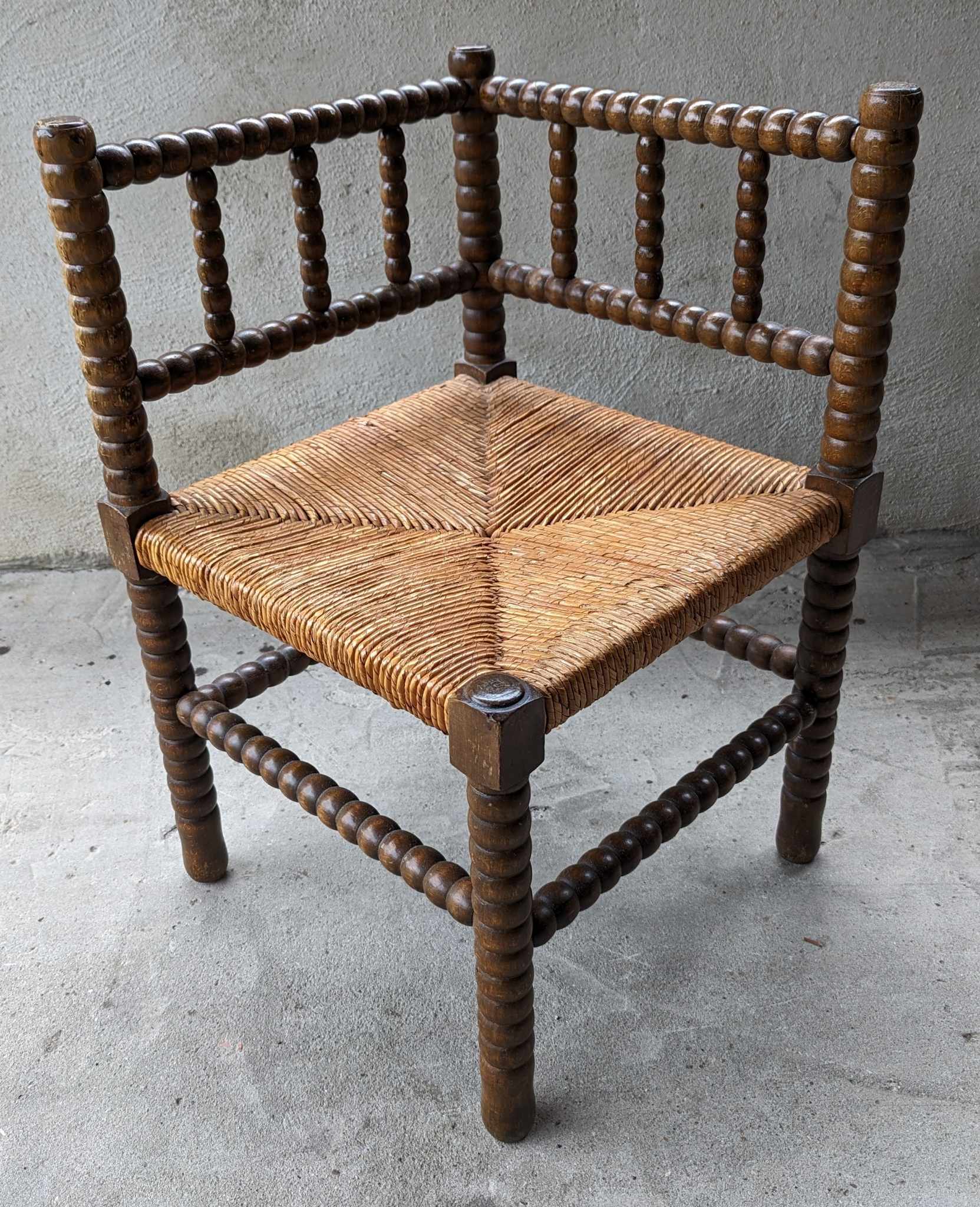 Corner chair in turned oak and canning
