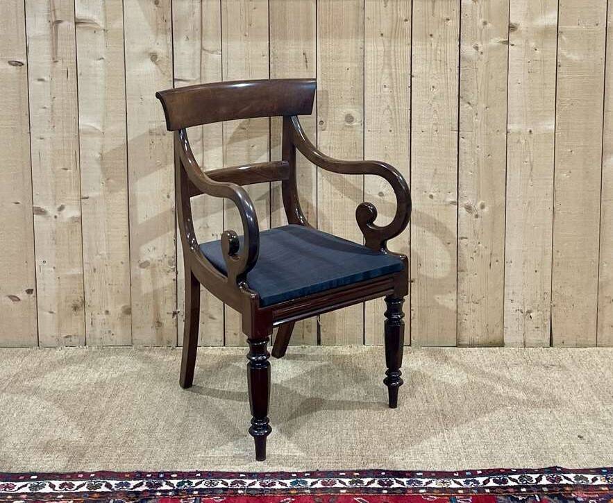 19th century English armchair in mahogany