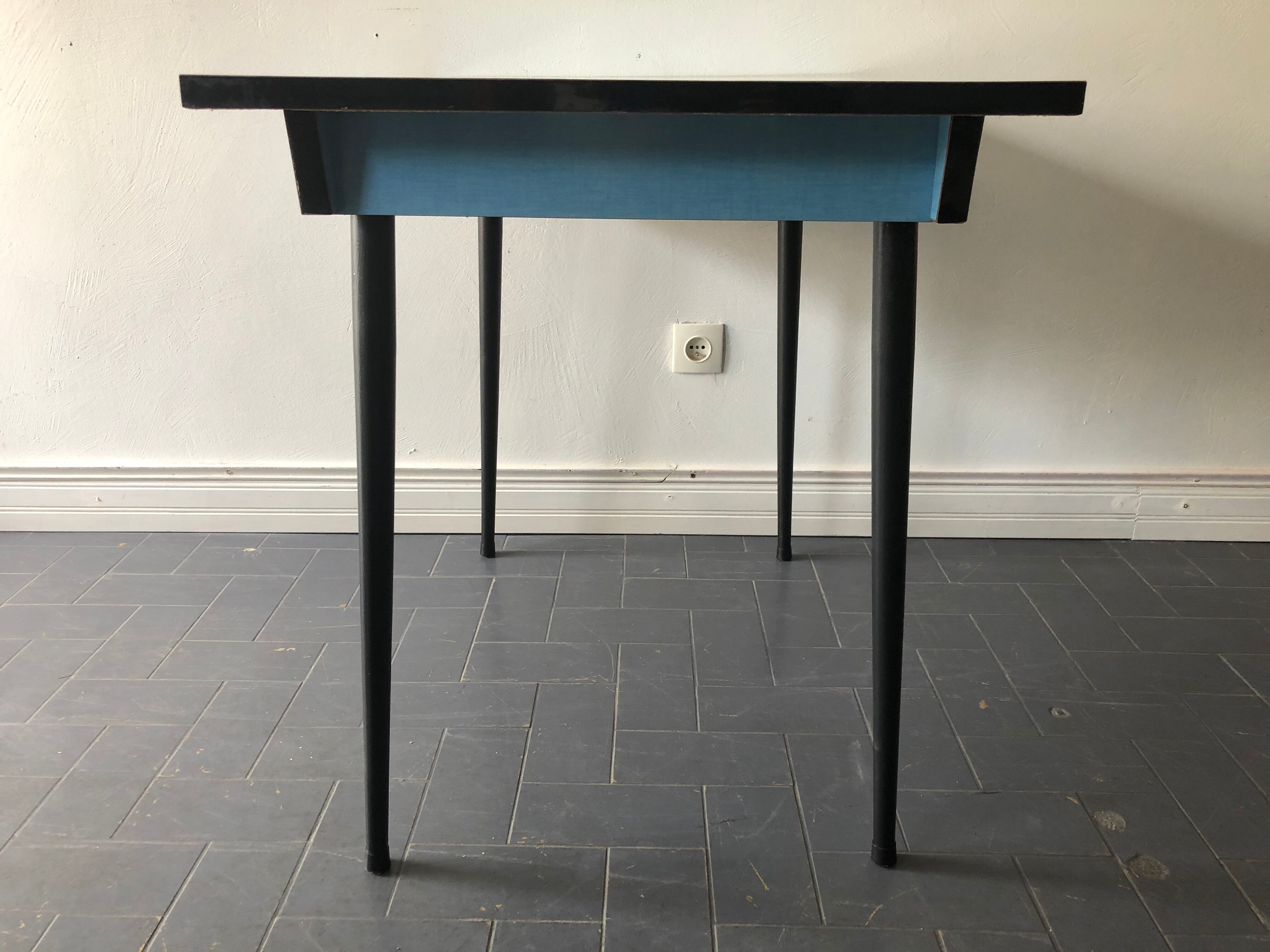 Table vintage formica