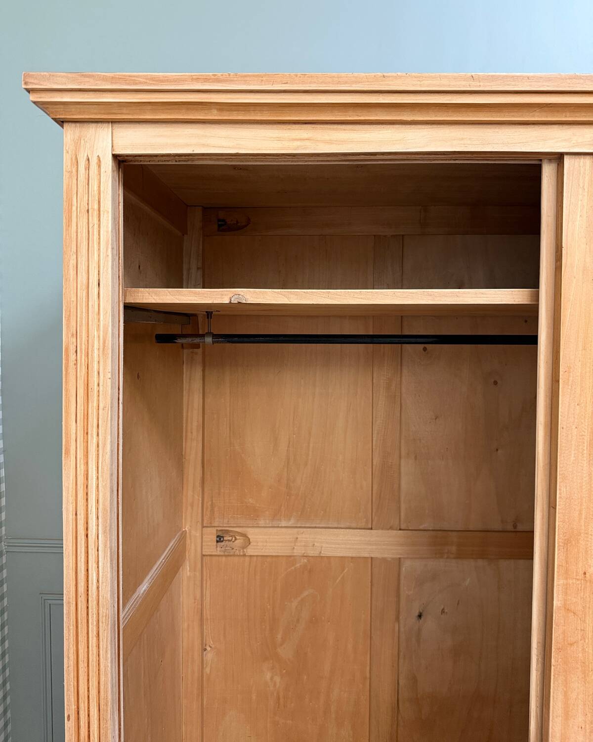 Large sliding door wardrobe (renovated)