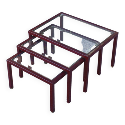 Tables gigognes en métal laqué bordeaux et laiton, France 1950s