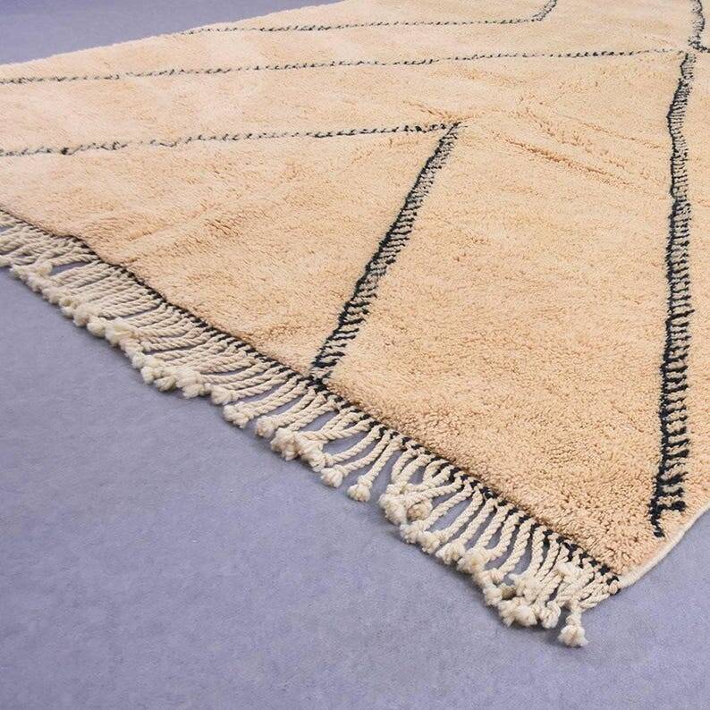 Handmade beige Berber rug: 150/250cm