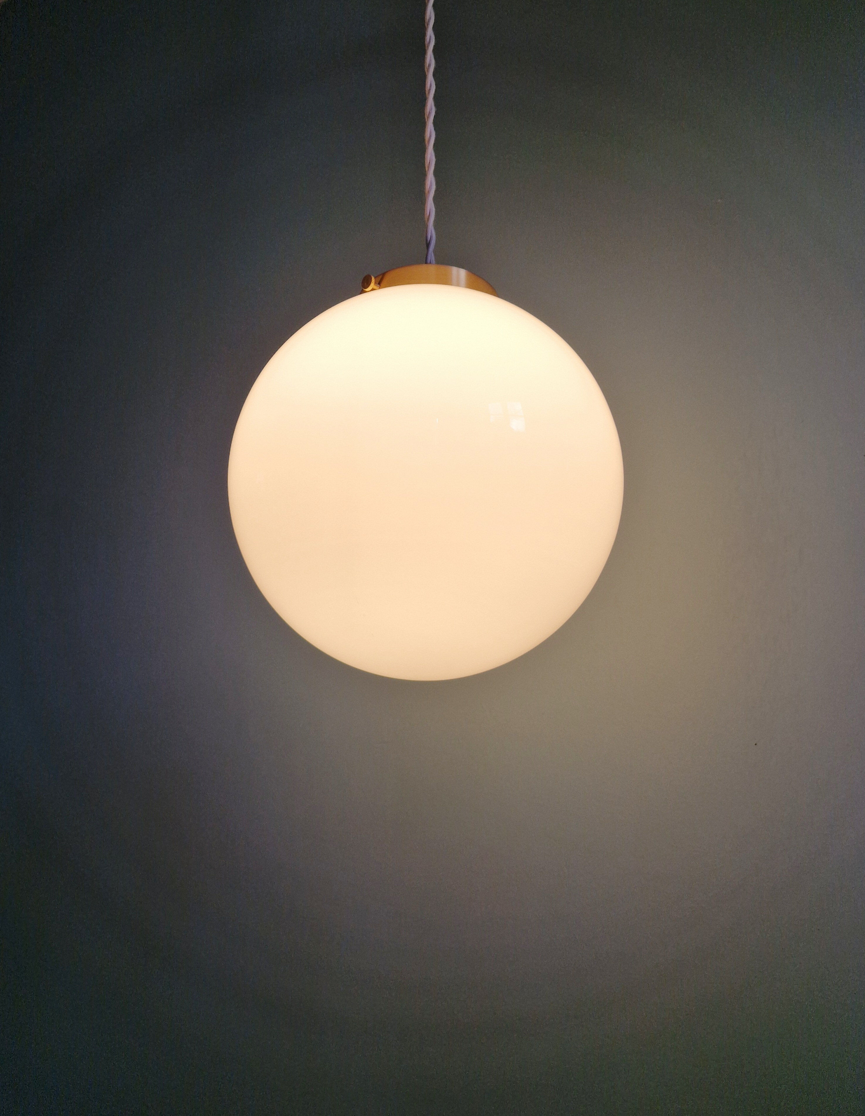 Art Deco suspension in white opaline and brass