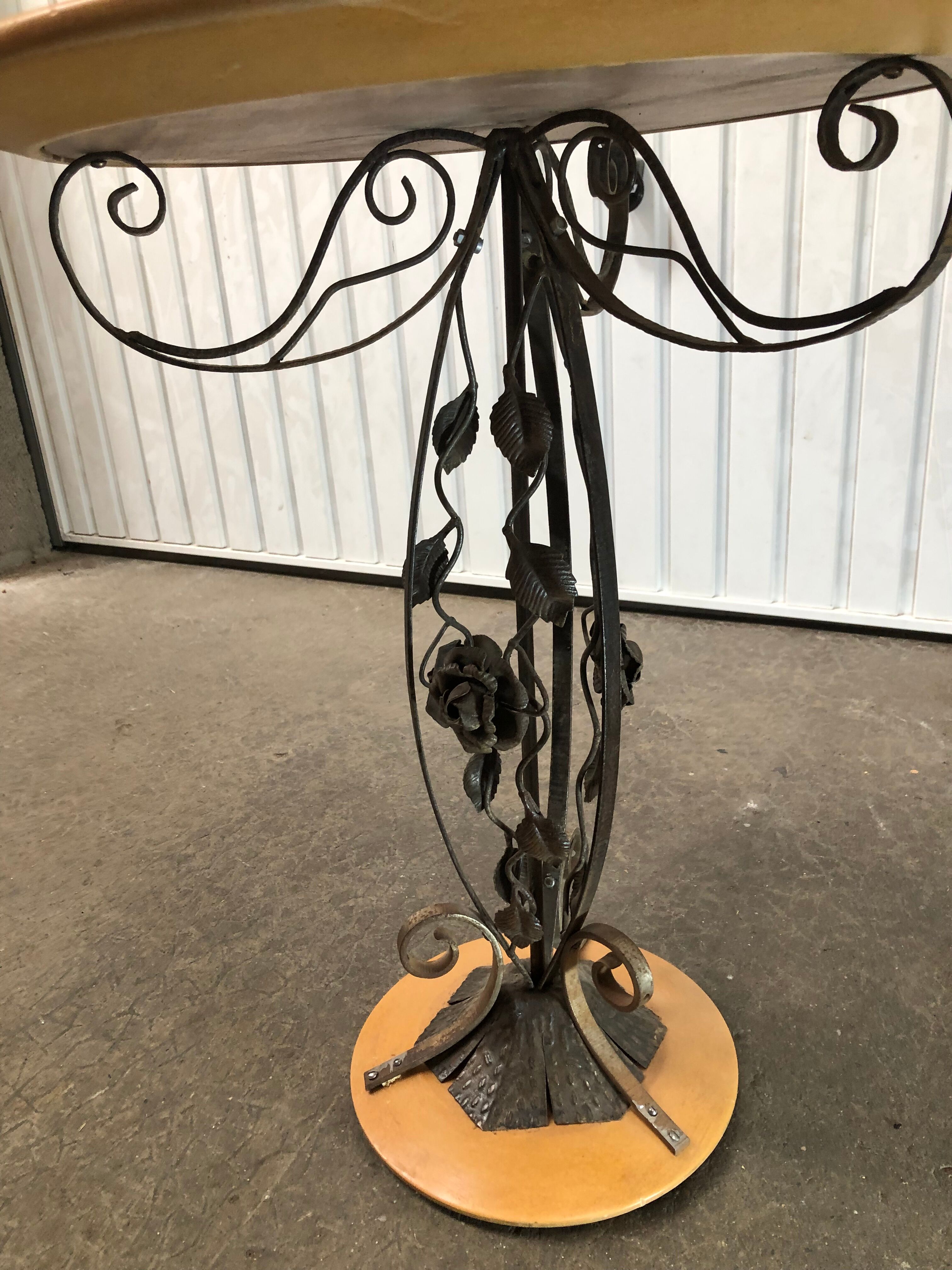 Art deco style pedestal table