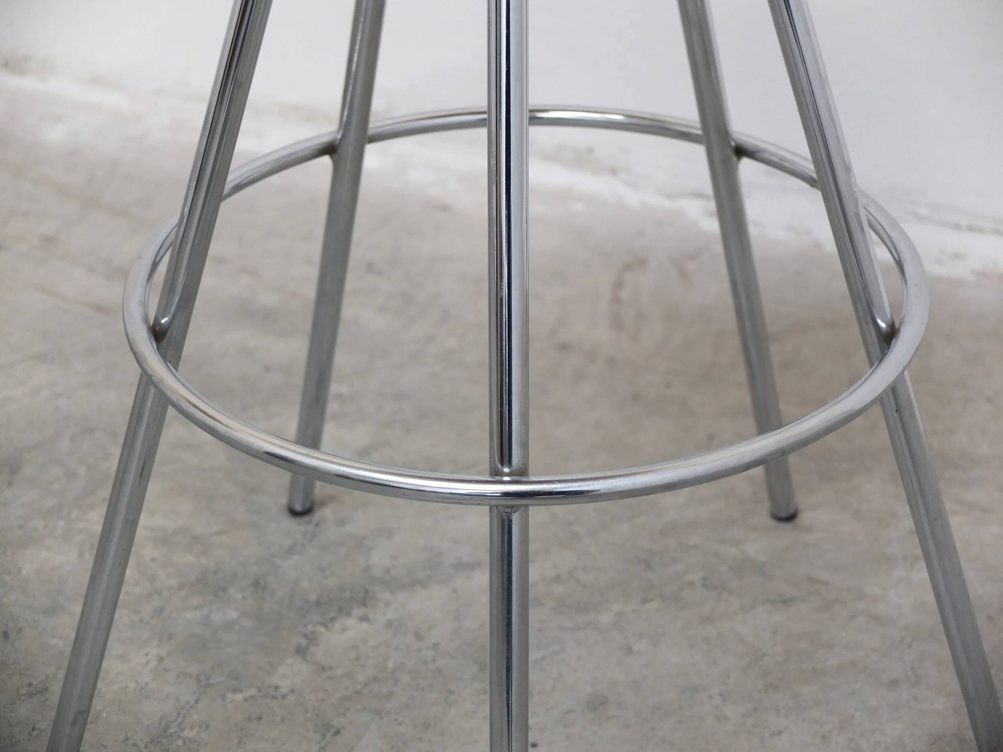 Pair of 'Jamaica' swivel bar stools by Pepe Cortès for BD Barcelona, 1990s