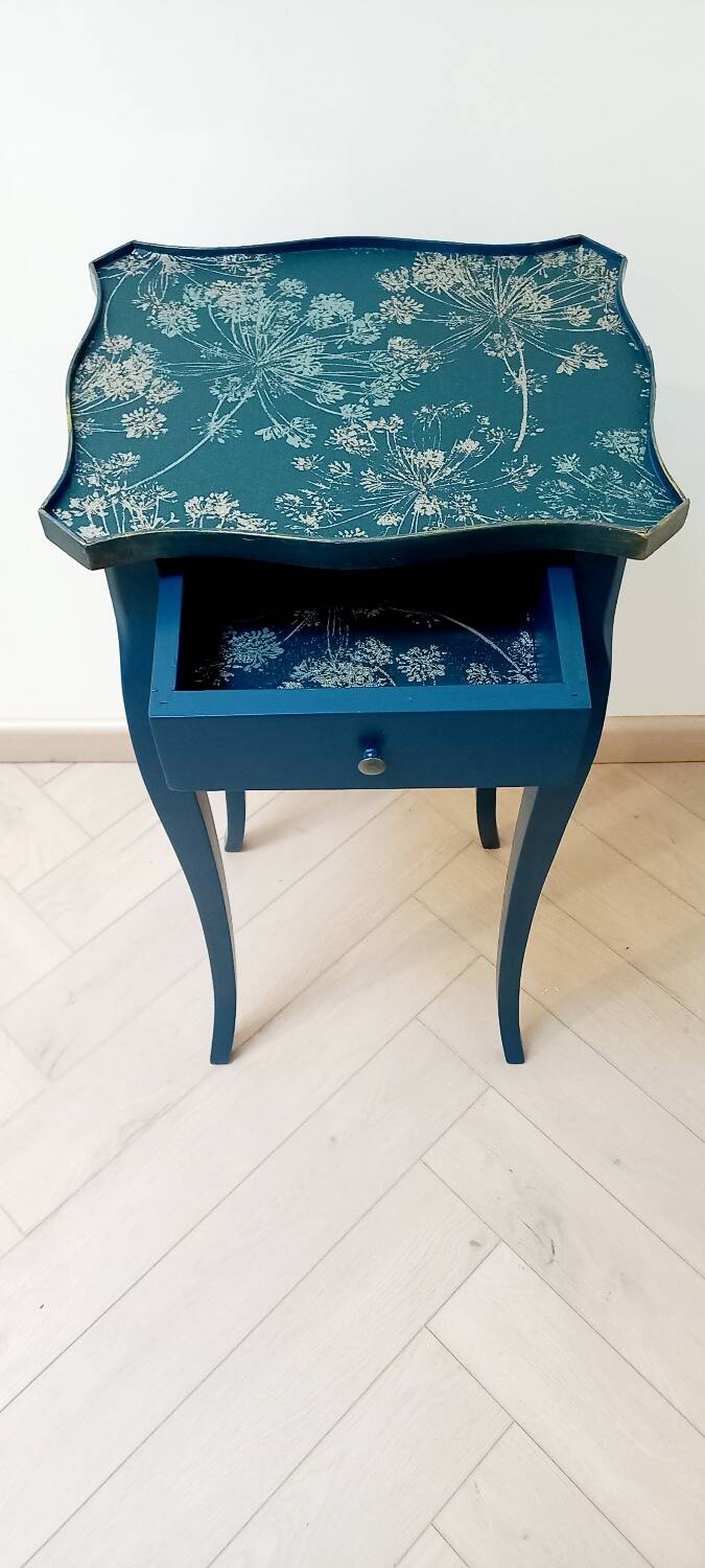 Vintage pedestal table