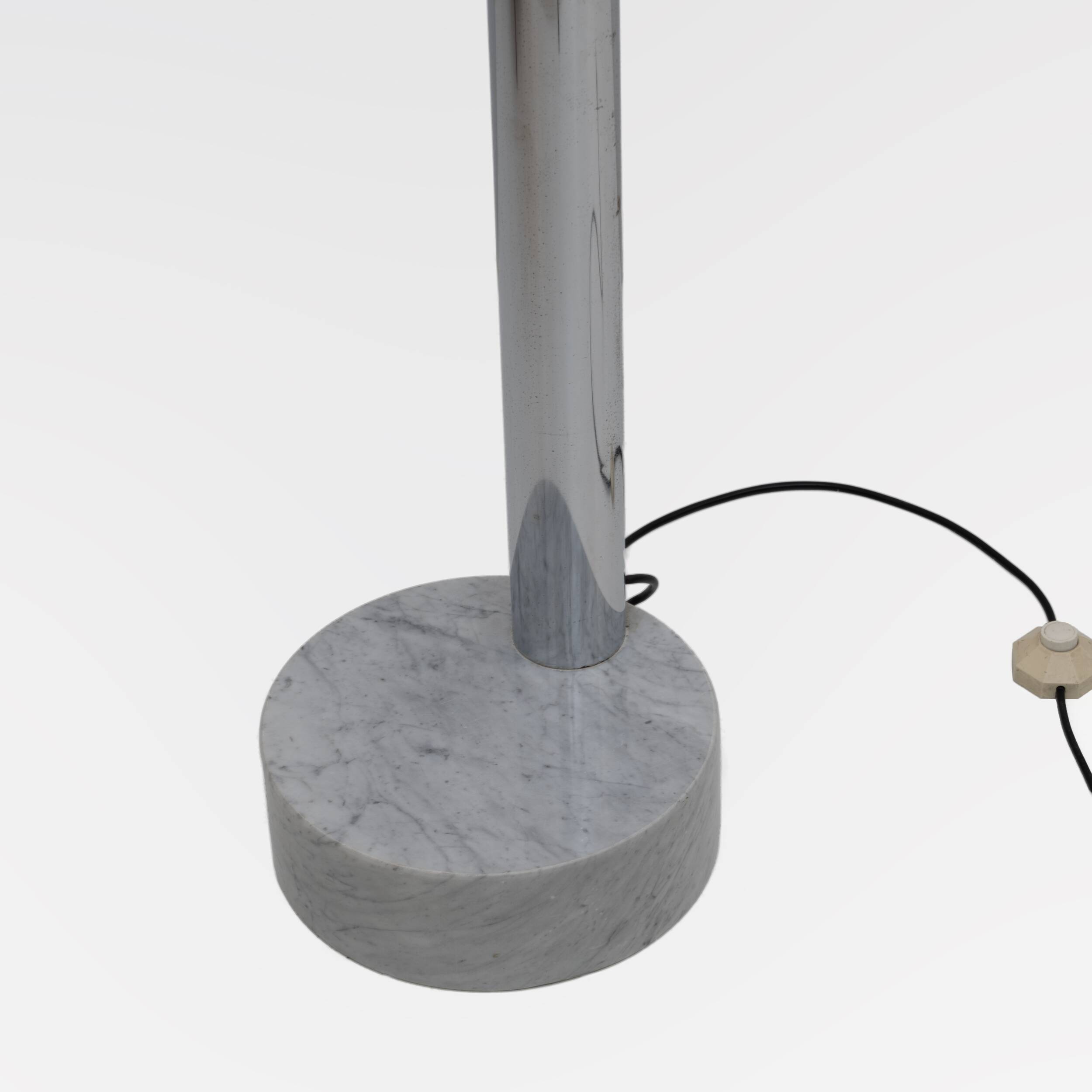 Lampadaire en métal chromé et marbre de style mid-century moderne Goffredo Reggiani, 60.