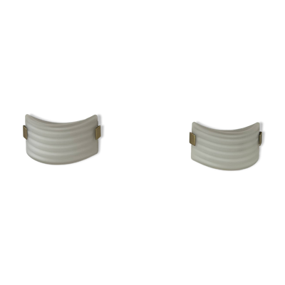 Paire d'appliques en verre opalin et laiton, France, 1970