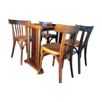 Old bistro table and its 4 chairs