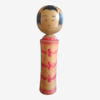 Kokeshi avec tête pivotante