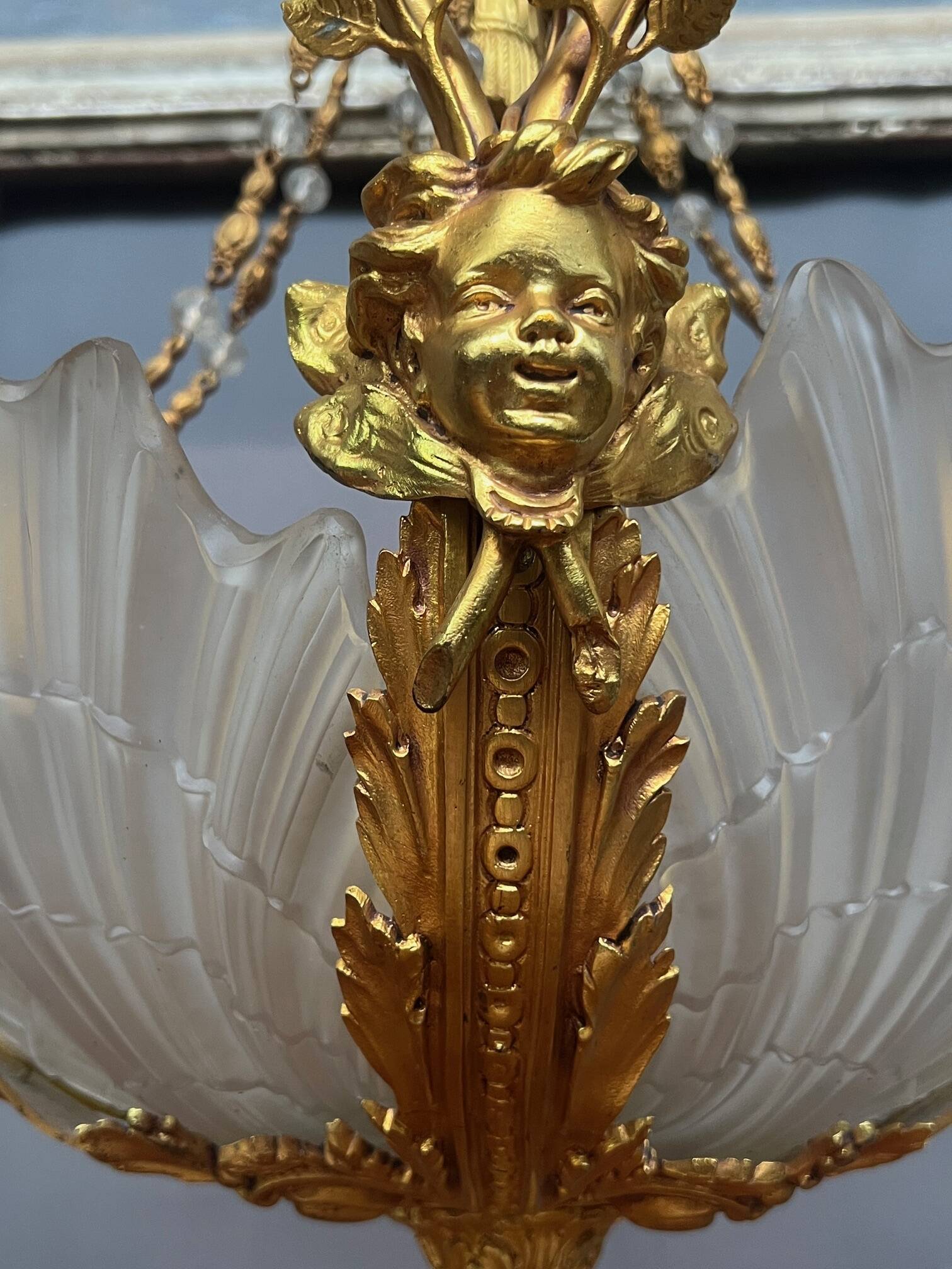 Golden bronze chandelier in Louis XVI style. 12 light points.
