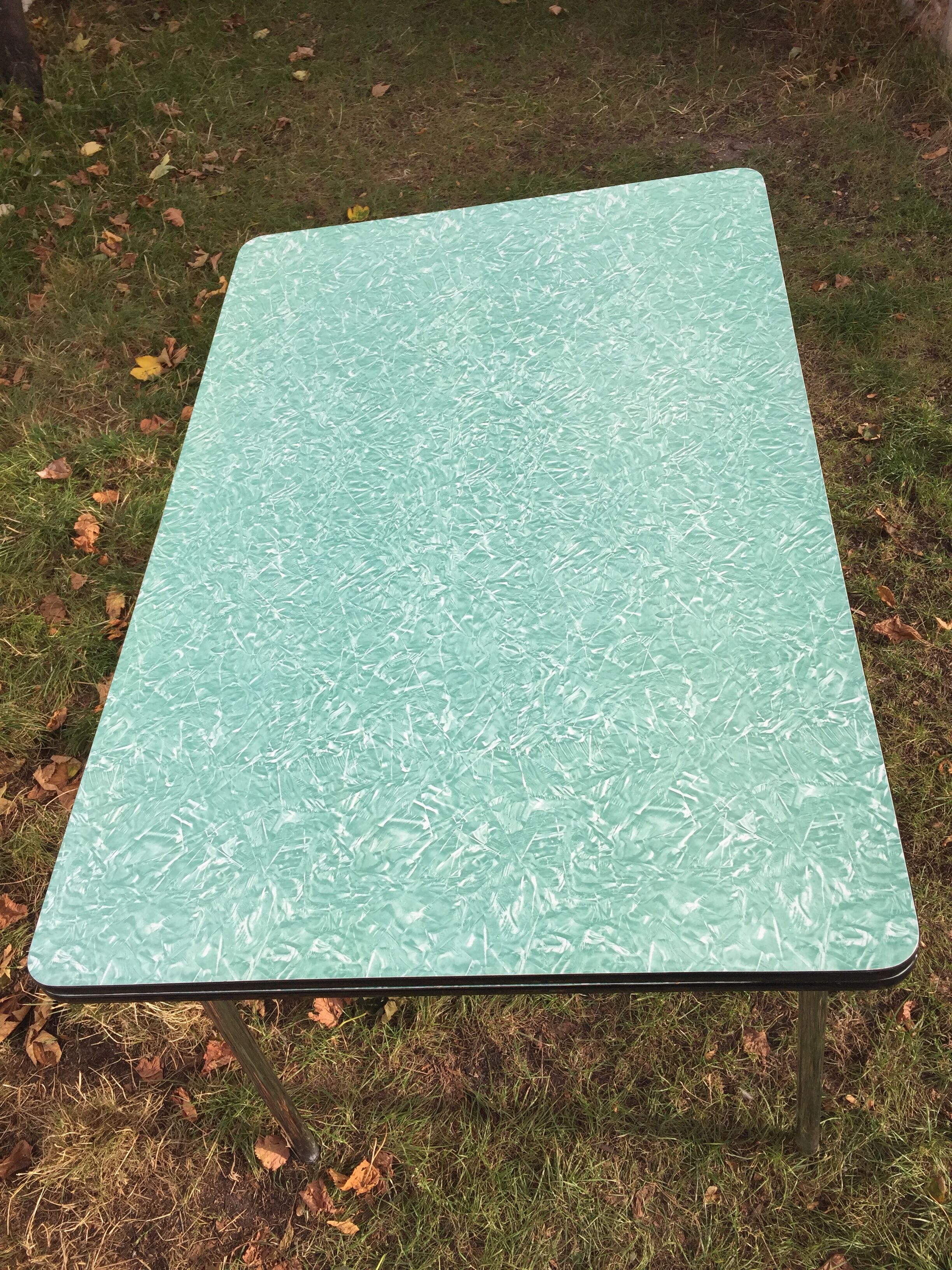 Formica vintage green table and opaline - 6 matching chairs