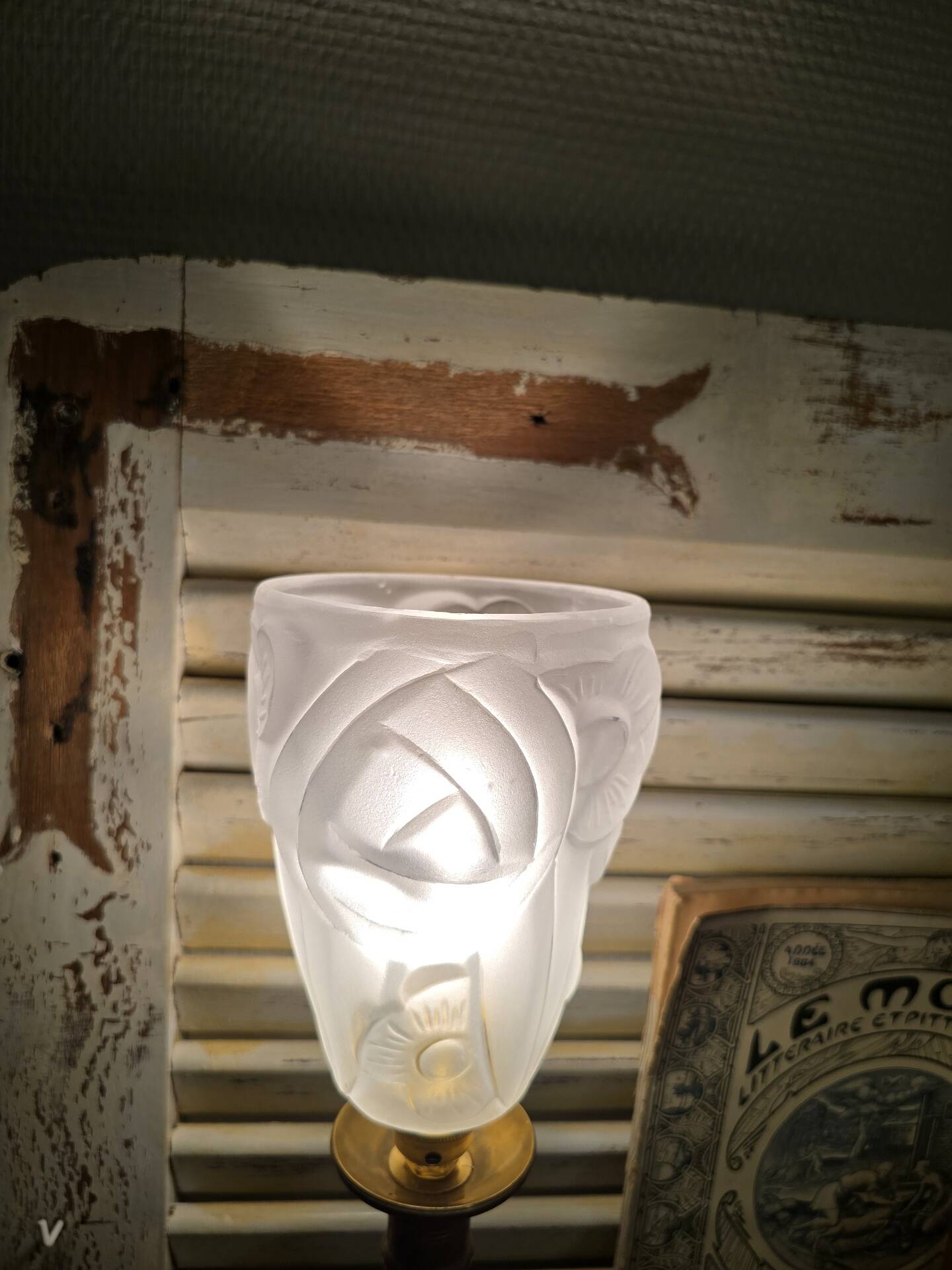 Lampe à poser pied bougeoir en laiton et tulipe Degué signée