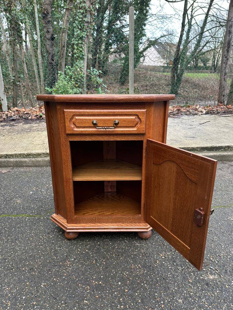Wooden corner TV cabinet in solid wood, Louis XIV style.