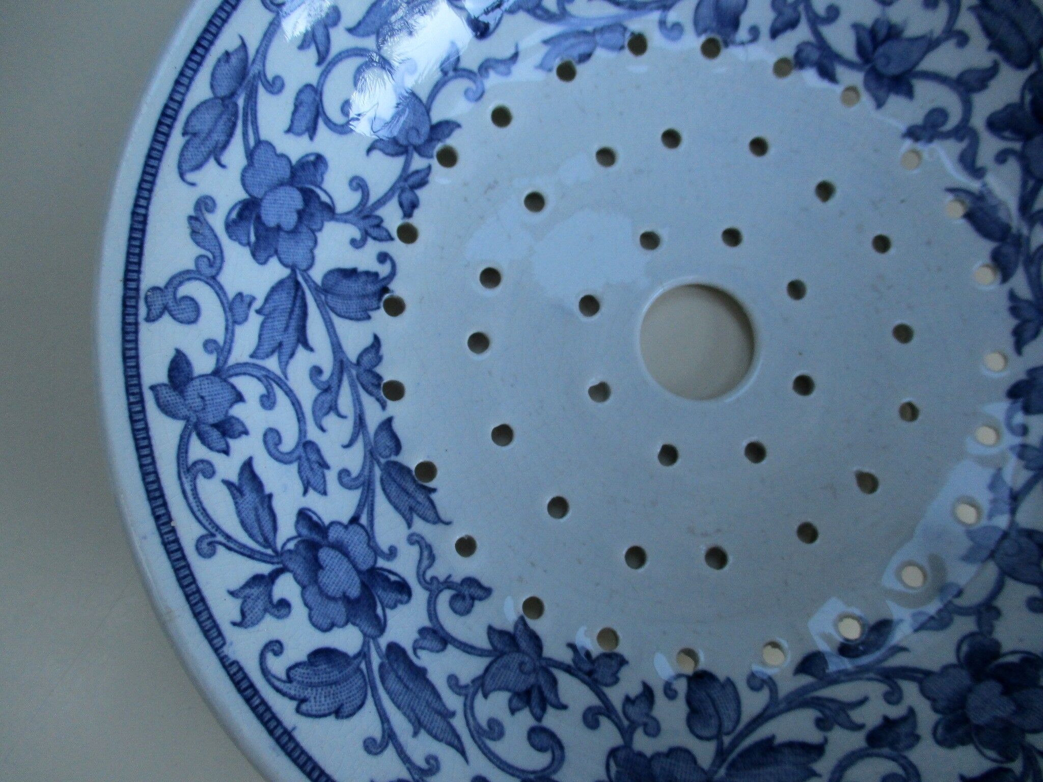 Old ceramic drainer blue décor