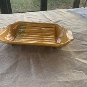 Plat pour asperges en céramique émaillée barbotine vintage