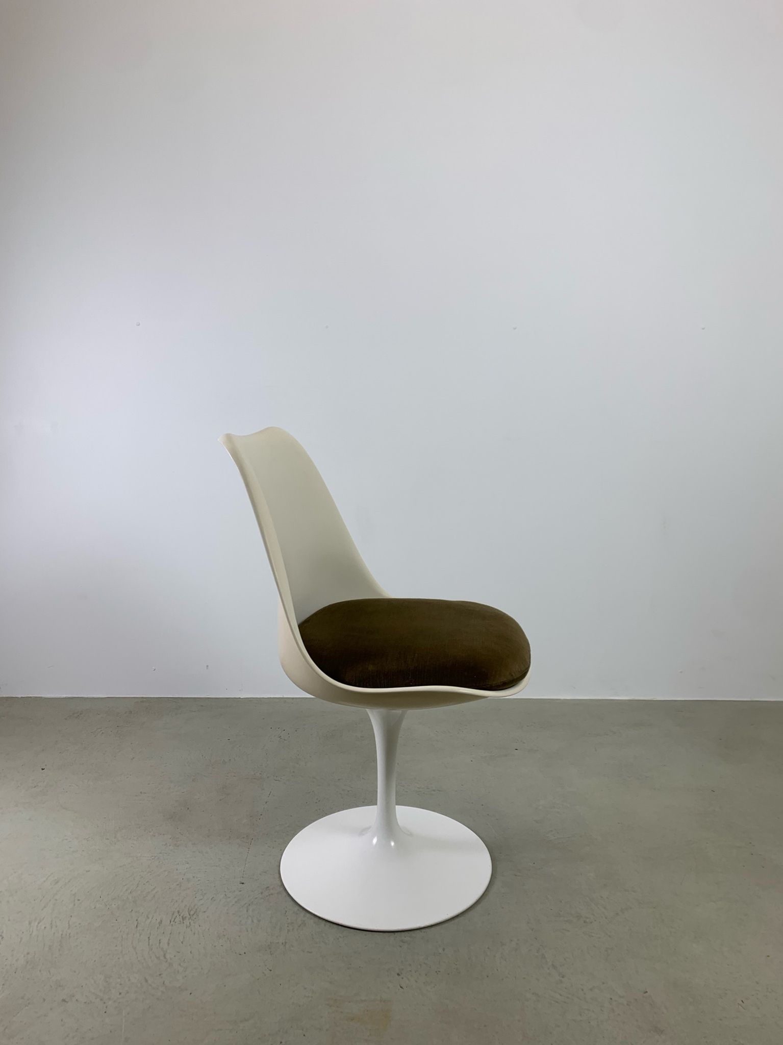 Chaise Tulip Eero Saarinen pour Knoll International