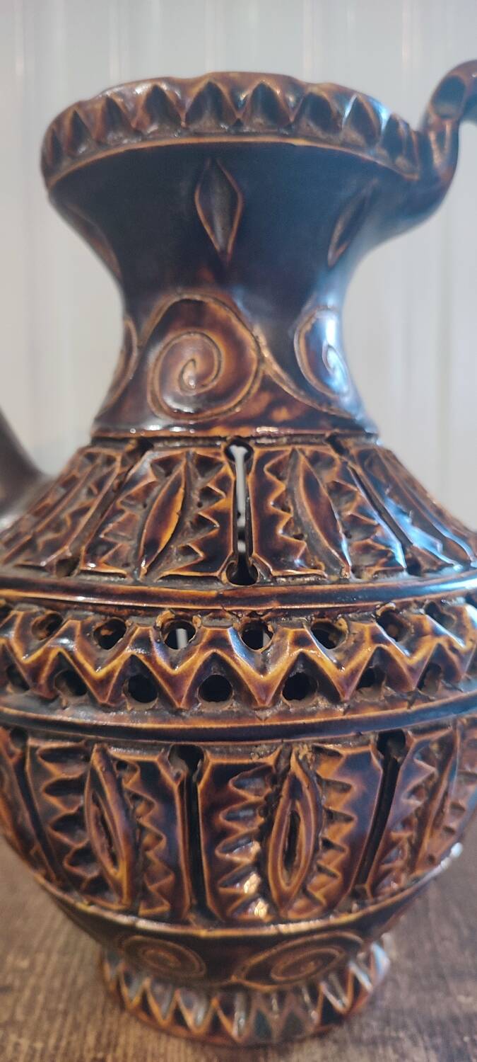 Bessone incised ceramics in Vallauris