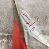 Voilier de bassin ancien en plastique, bateau ancien en plastique