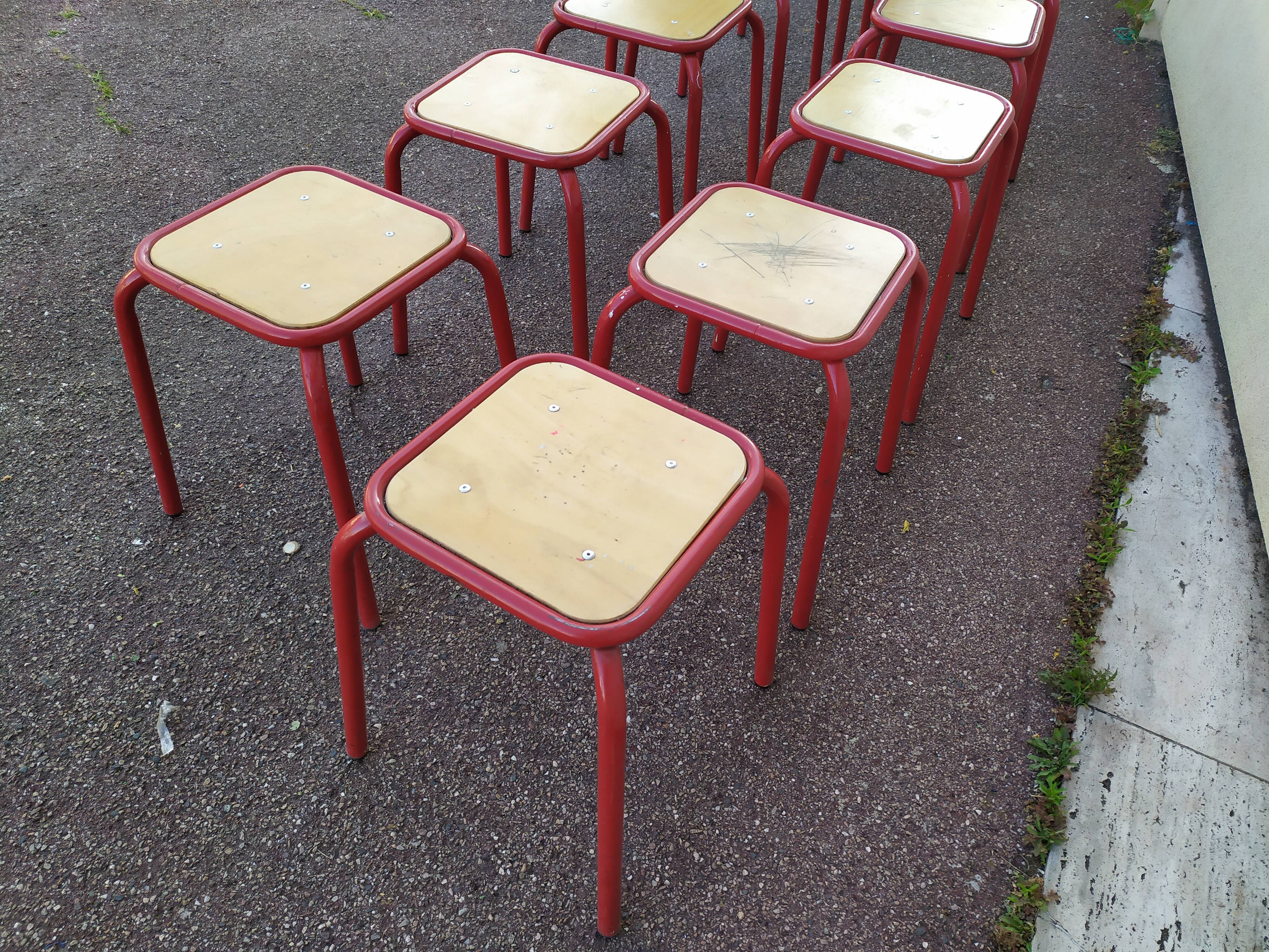 Lot de 10 tabouret bas carré en métal rouge - bois - atelier - industriel