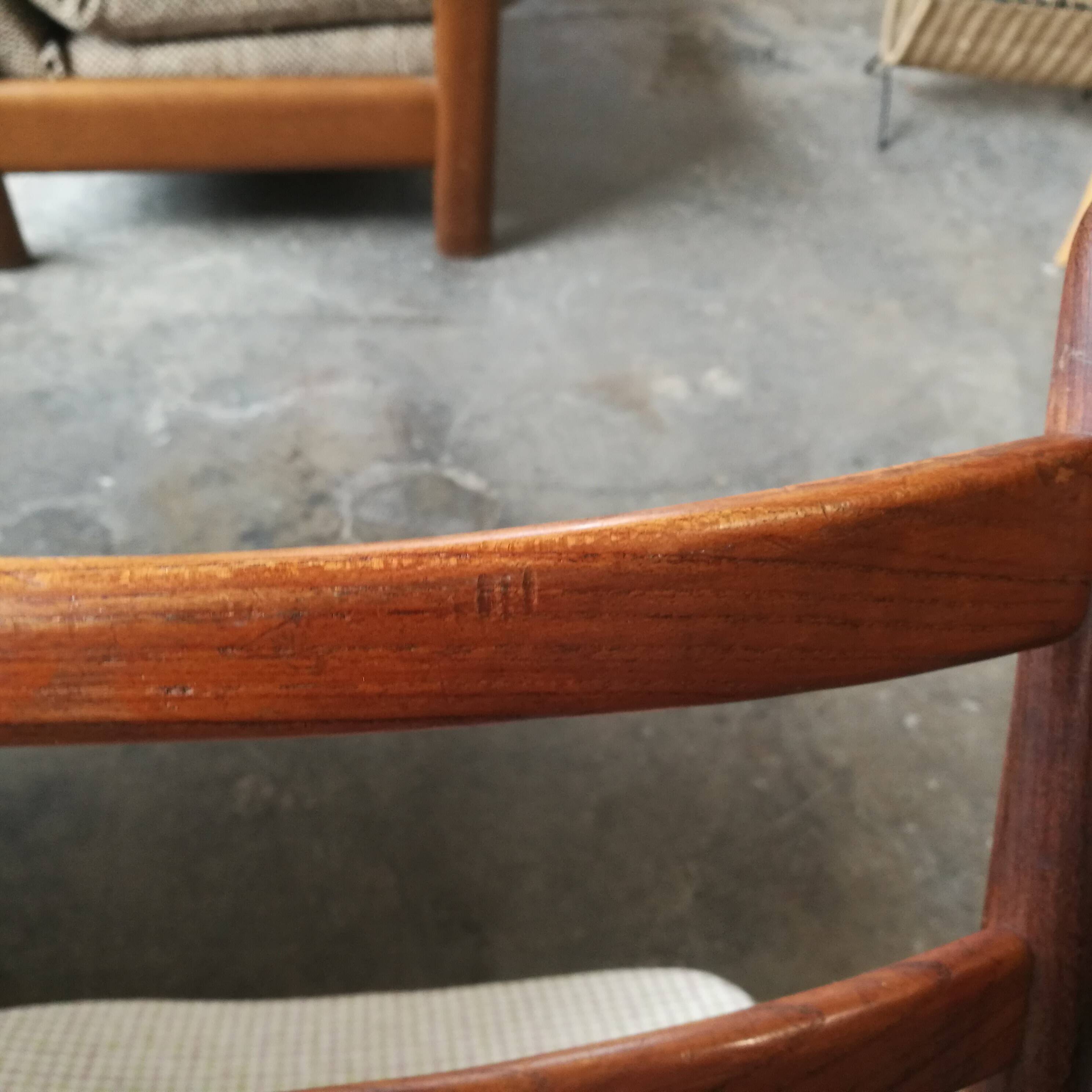 Set of 4 Scandinavian chairs no