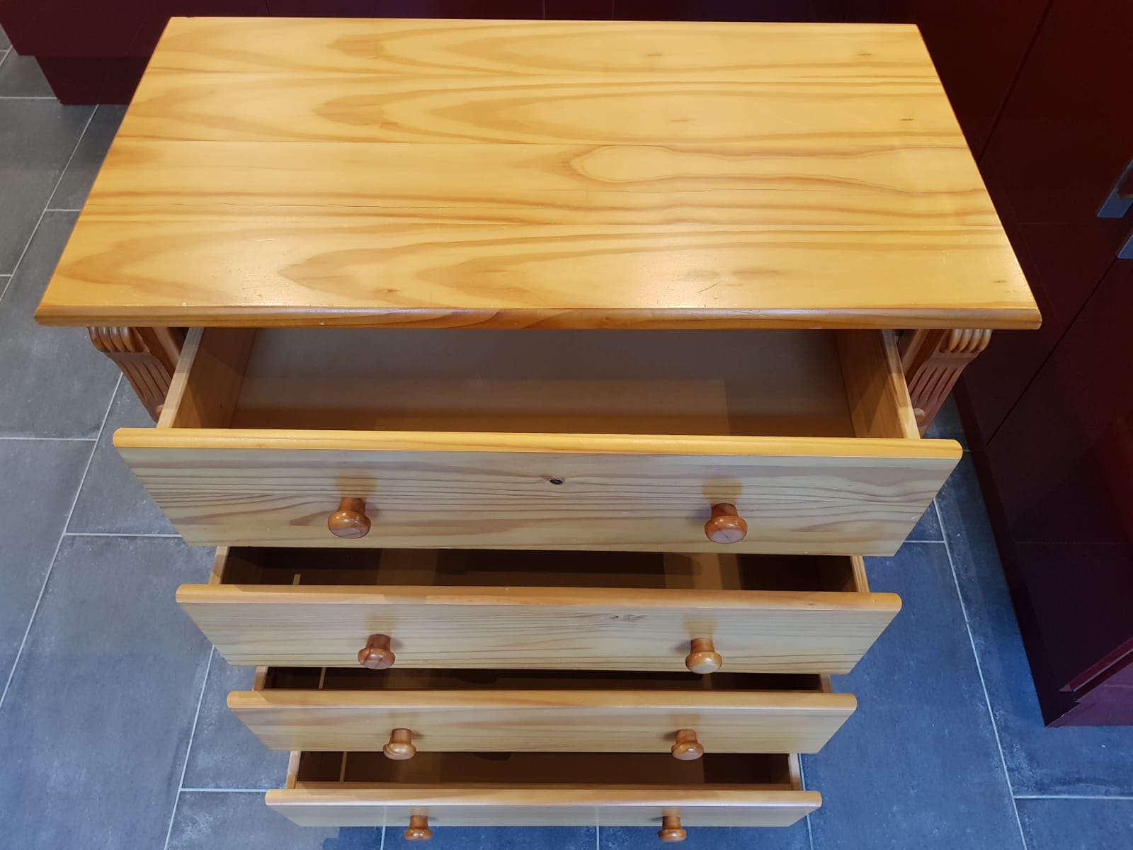 Pine chest of drawers