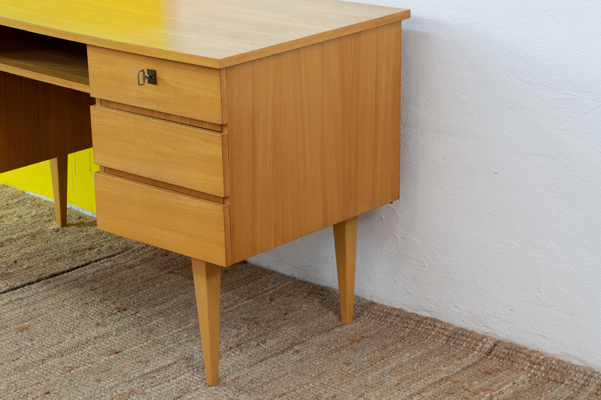Vintage Scandinavian Office – 130 cm