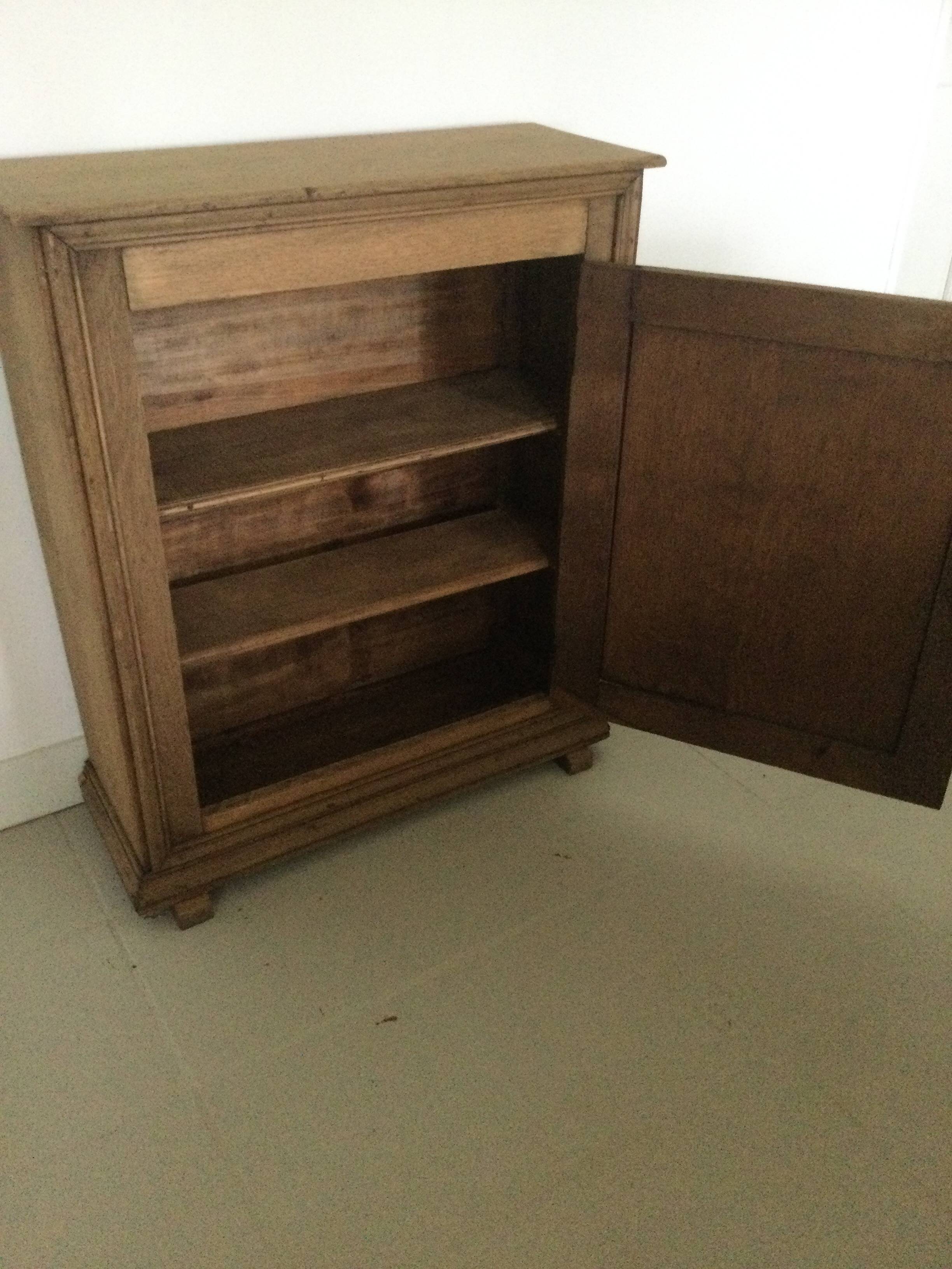 Petit meuble une porte en chêne clair
