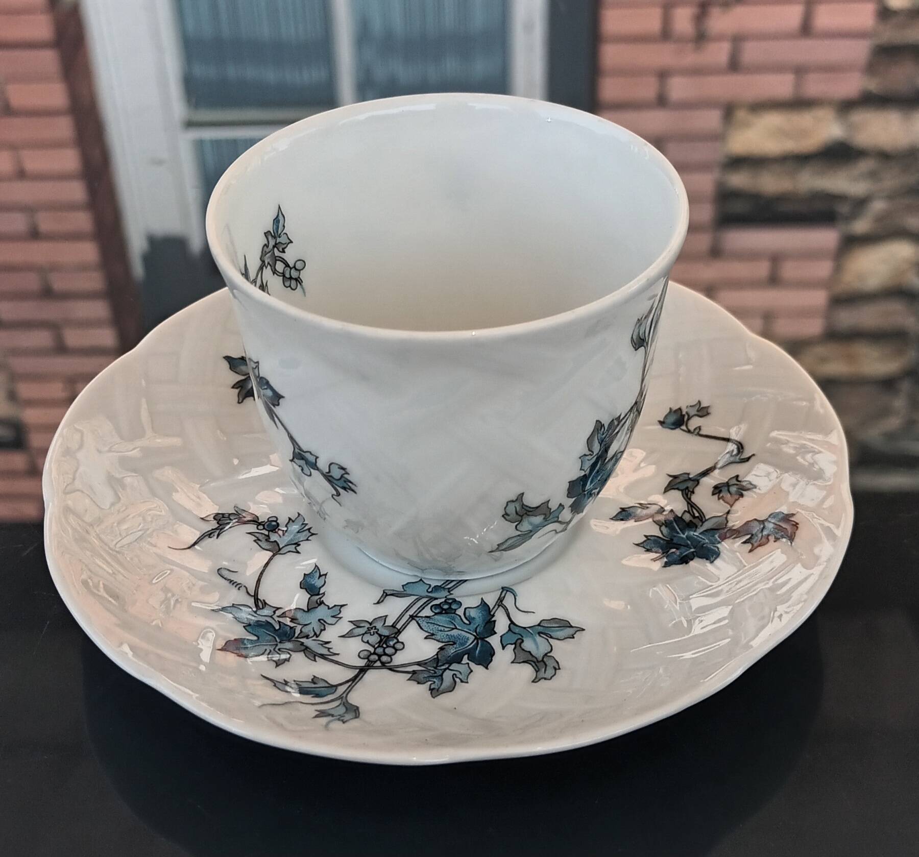 Set of 10 Bernardaud Saint-Saëns Limoges porcelain cups and saucers