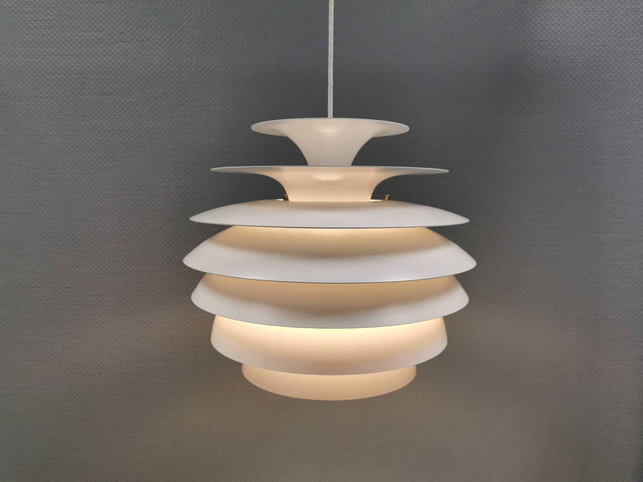 Suspension Barcelona, conçue par Bent Karlby Danemark