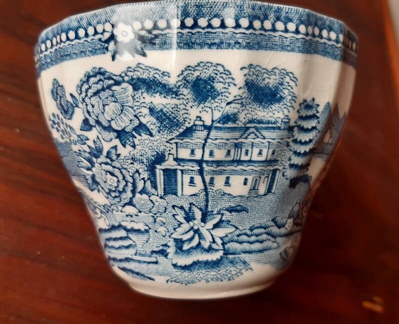 Set of 4 vintage Myott Staffordshire "Tonquin" coffee cups