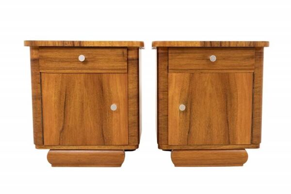 Tables de chevet vintage en bois du milieu du XXe siècle, après rénovation.