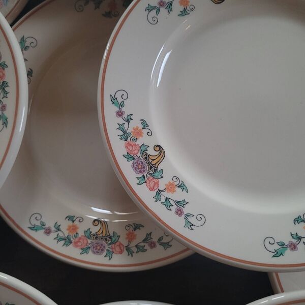 Set de 11 assiettes Saint-Clément, collection Félicie – Années 60