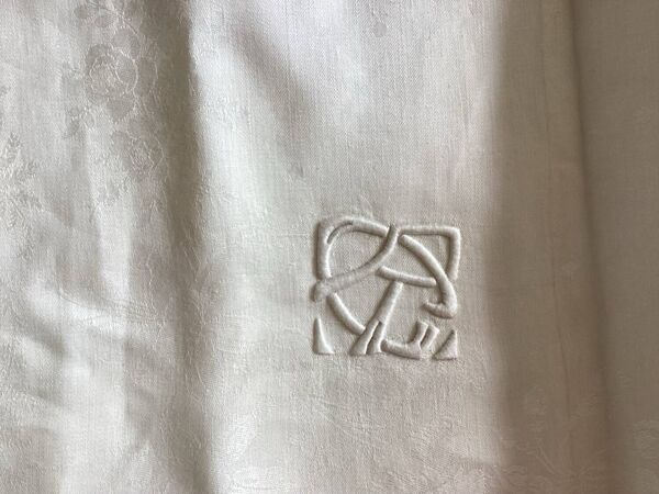 Ancienne nappe et 12 serviettes damassées