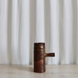 Carafe en grès texturé