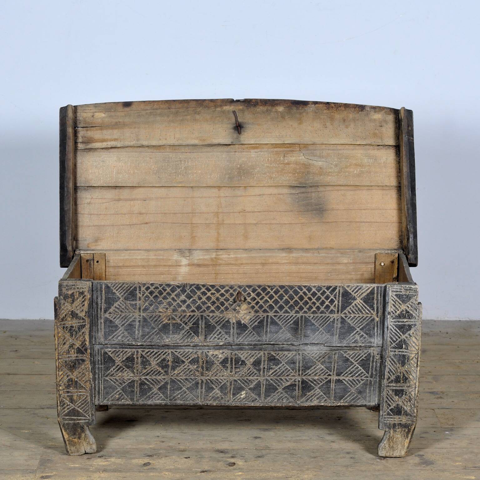 Antique beech Shepherd’s Chest, 1820s