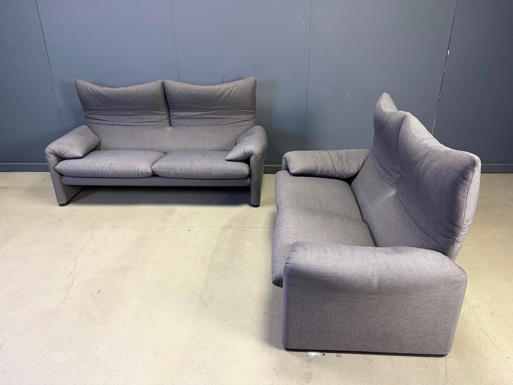 Paire de canapés Maralunga par Vico Magistretti pour Cassina, années 1990.