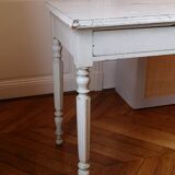 Bureau gris clair patiné